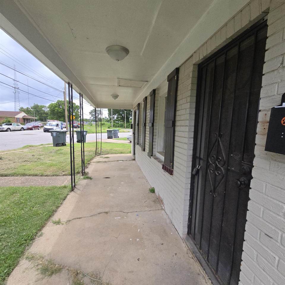 https://bt-photos.global.ssl.fastly.net/memphis/1280_boomver_1_10224195-2.jpg
