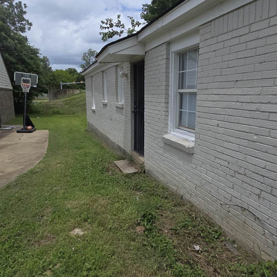 https://bt-photos.global.ssl.fastly.net/memphis/1280_boomver_1_10224195-2.jpg