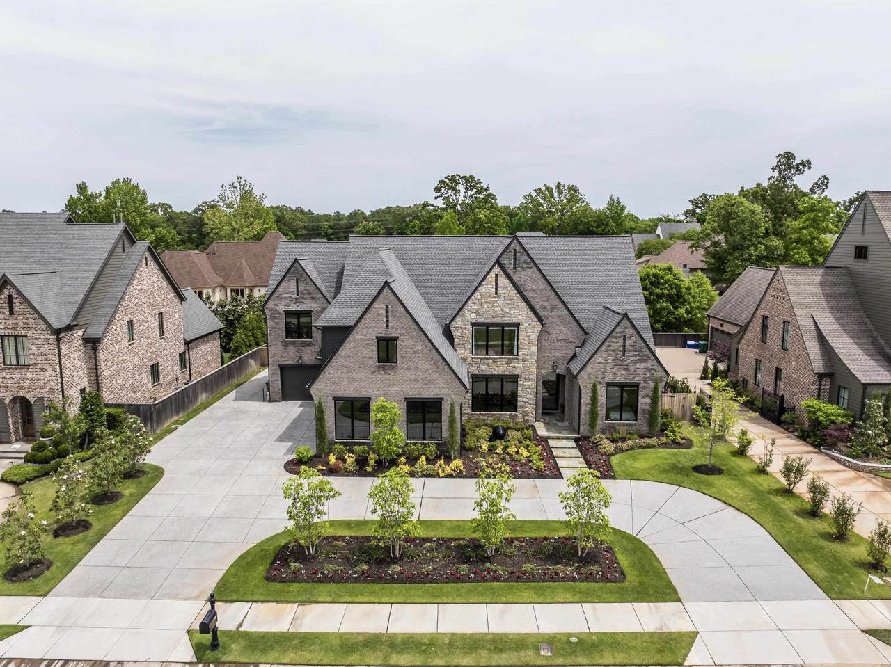 3044 Chapel Woods Cv - Photo 1