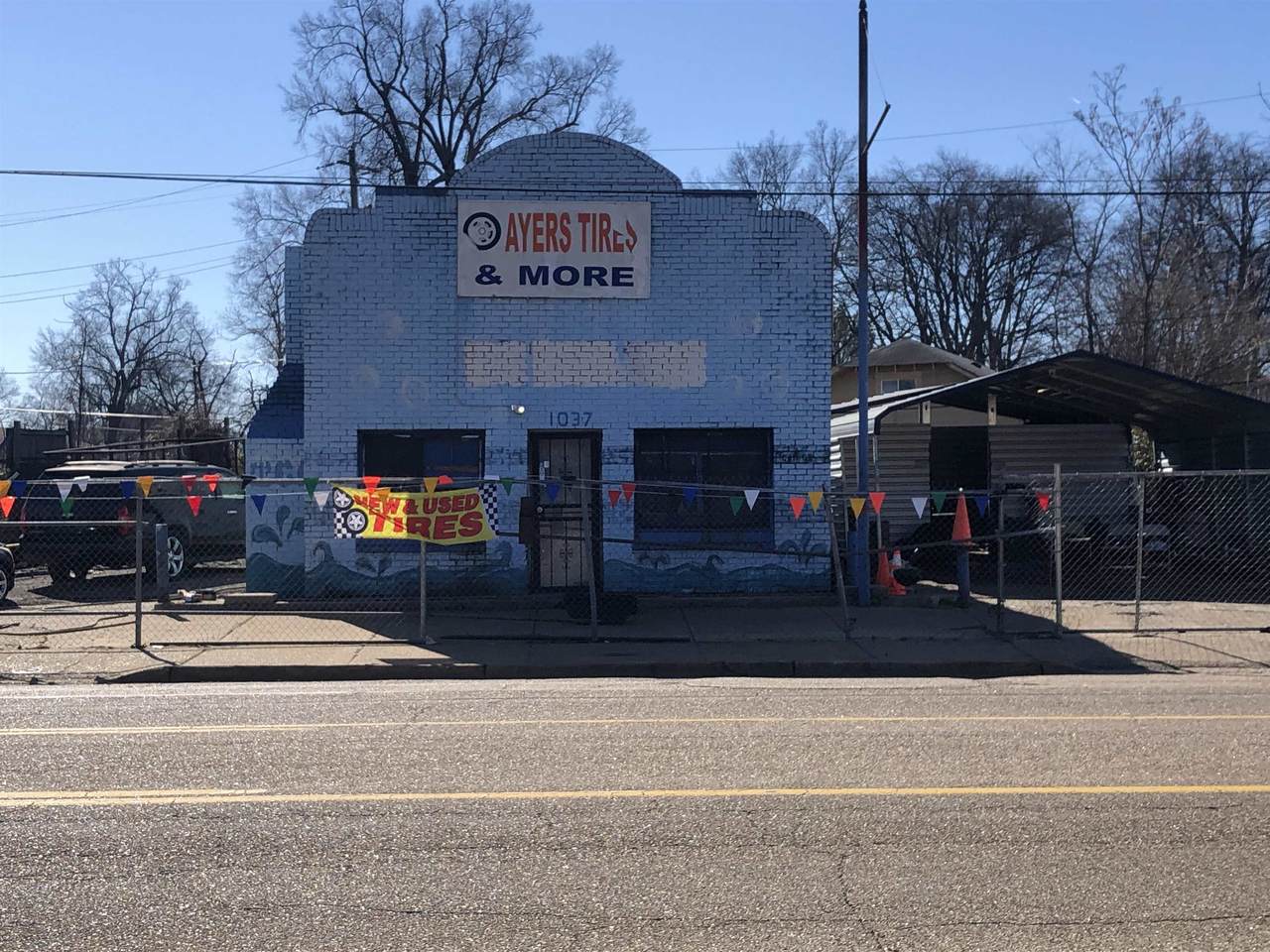 1037 Jackson Ave - Photo 1