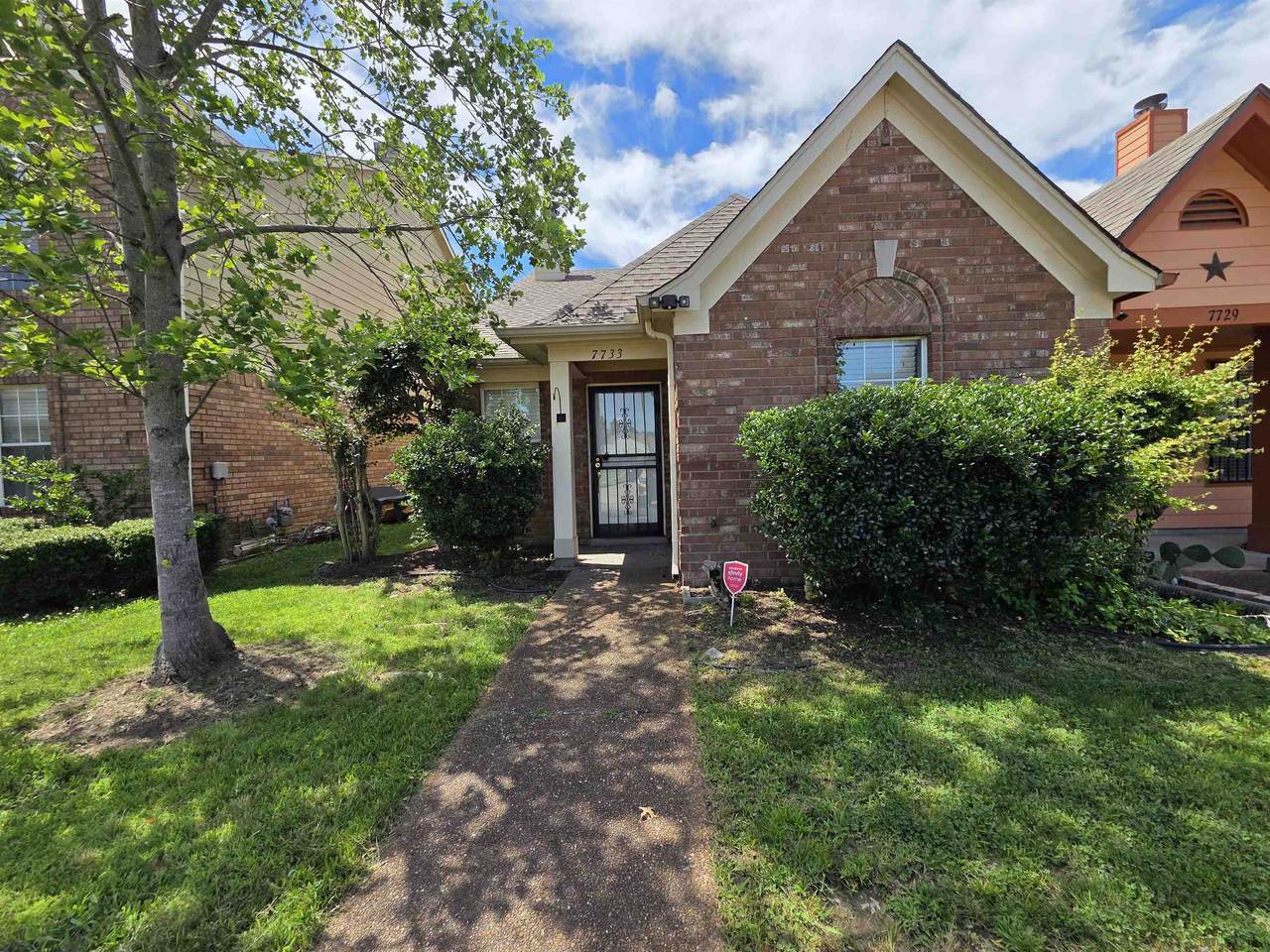 7733 Shadowland Dr - Photo 1