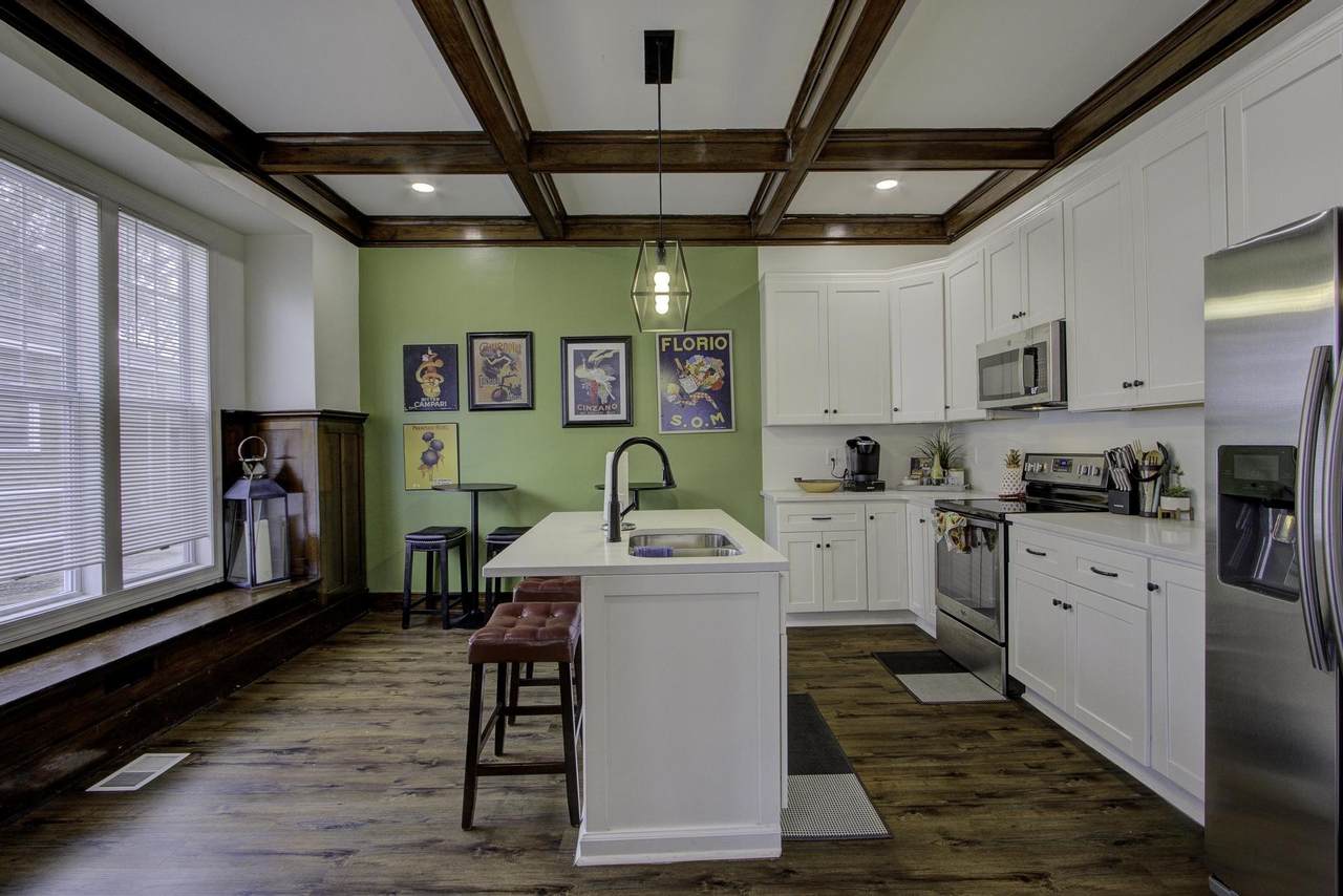 1855 Oliver Ave - Photo 1