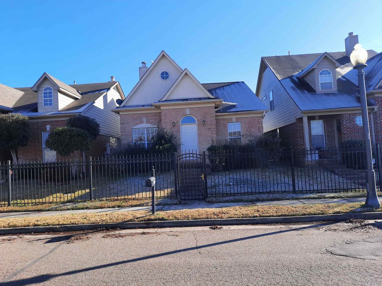 2142 Berry Bush Ln - Photo 1
