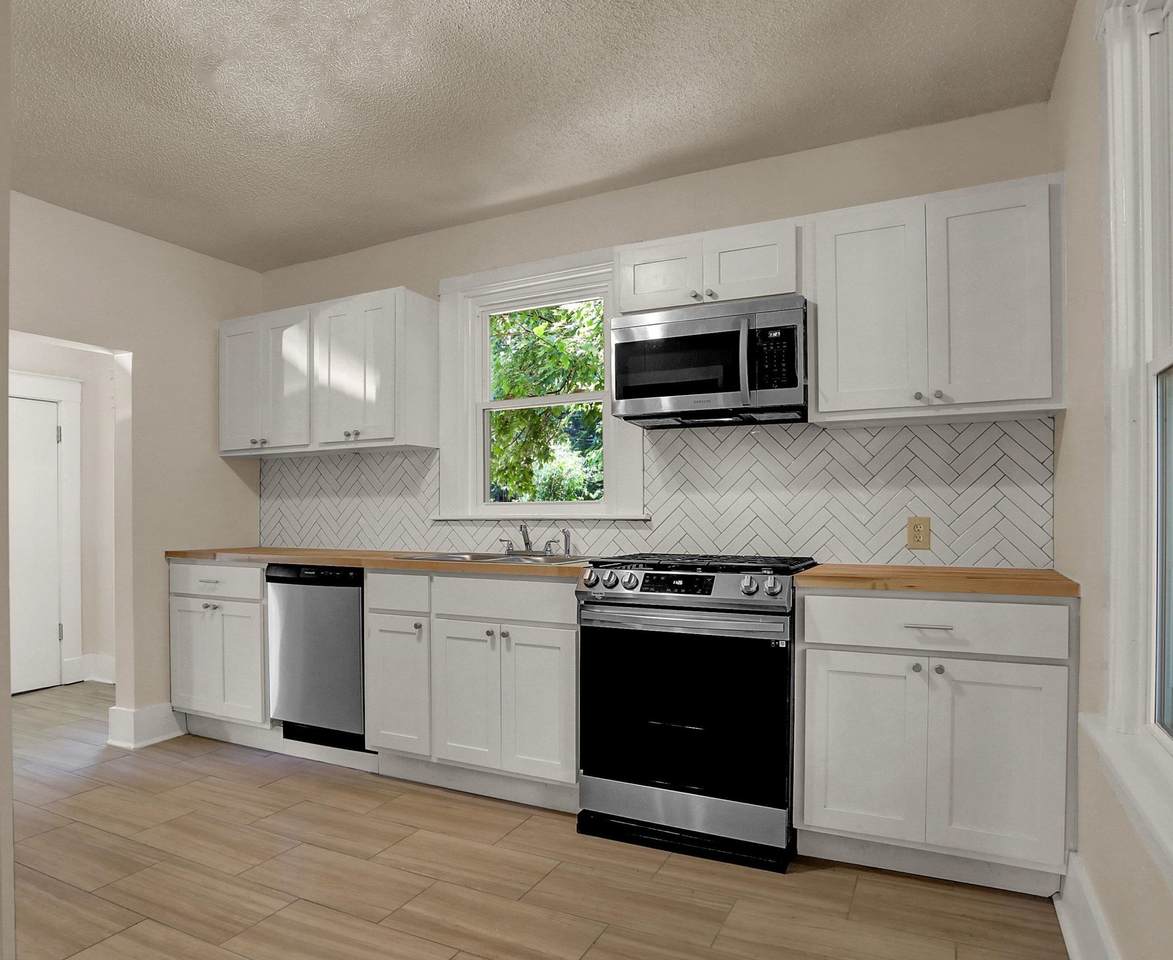 1975 Walker Ave - Photo 1