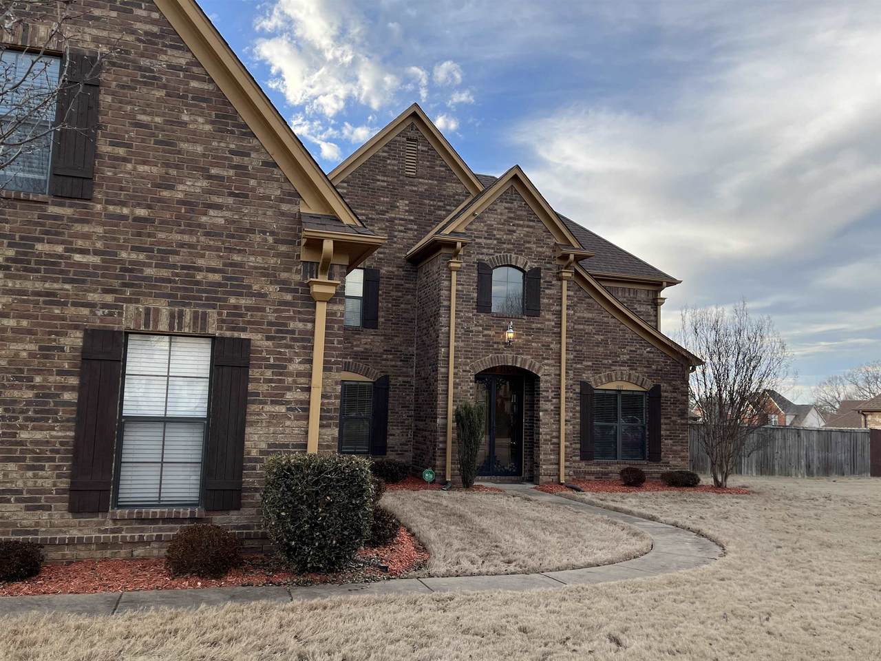 5011 Laurel Greens Dr - Photo 1
