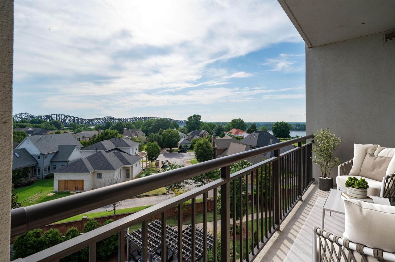 717 Riverside Dr - Photo 1