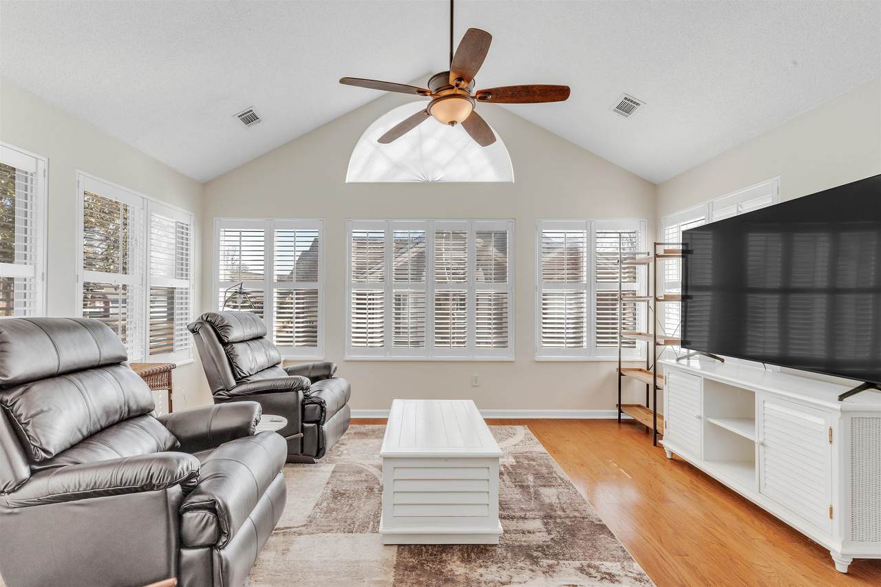 1213 Oak Timber Cir - Photo 1