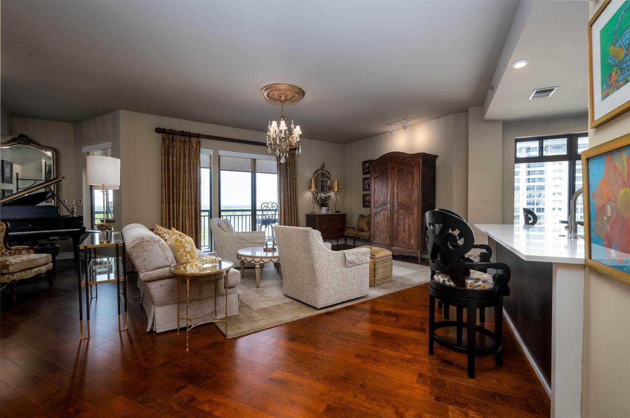 717 Riverside Dr - Photo 1