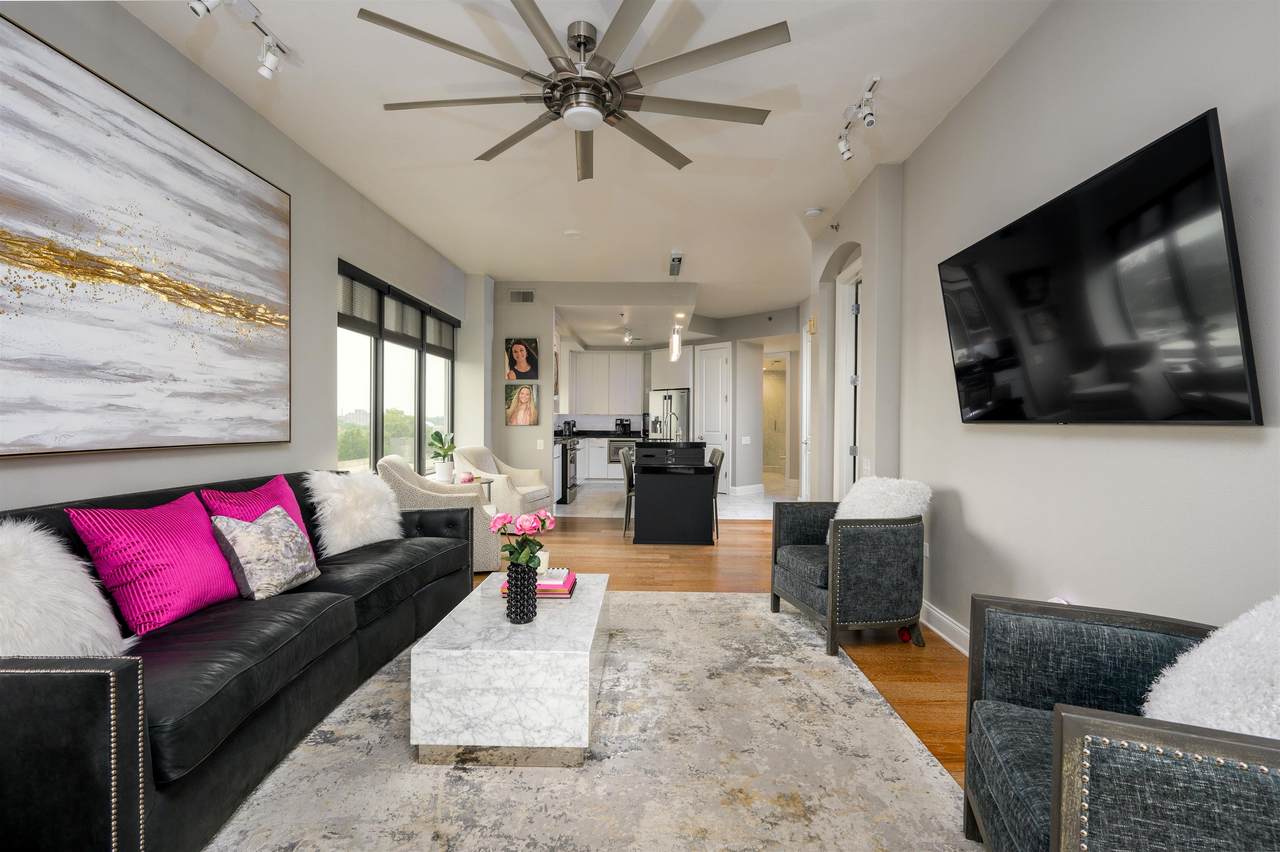 717 Riverside Dr - Photo 1