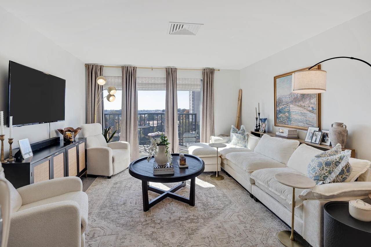 655 Riverside Dr - Photo 1