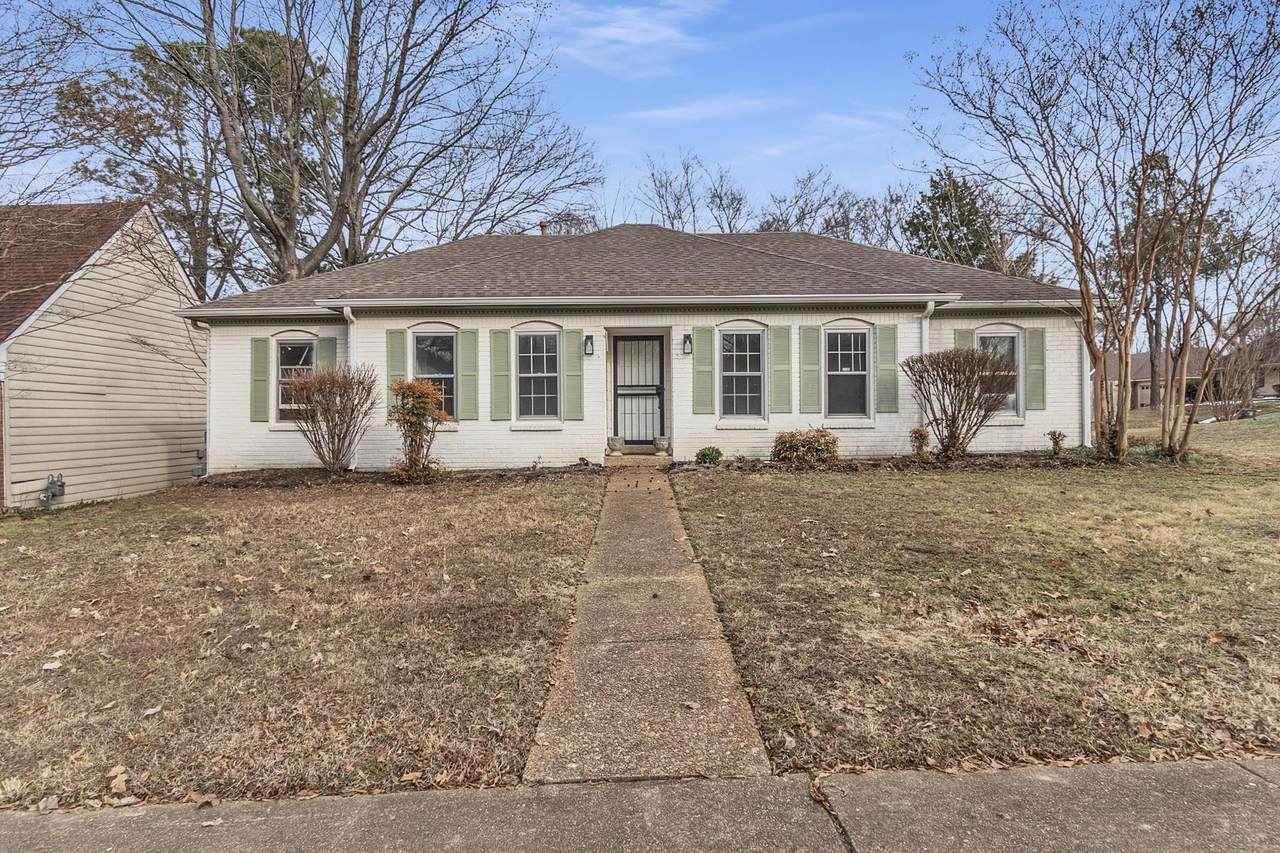 960 Hunters Point Dr - Photo 1