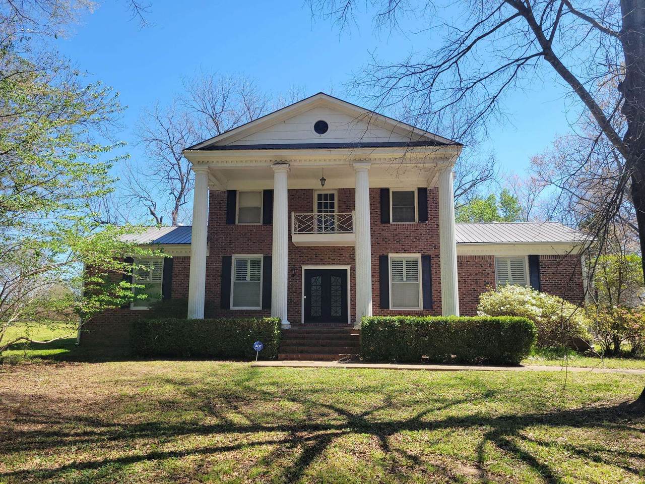 355 Clay St - Photo 1