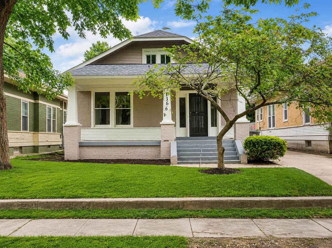 1916 Walker St - Photo 1