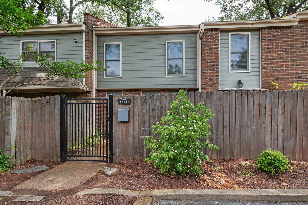 676 Hotchkiss Ln - Photo 1