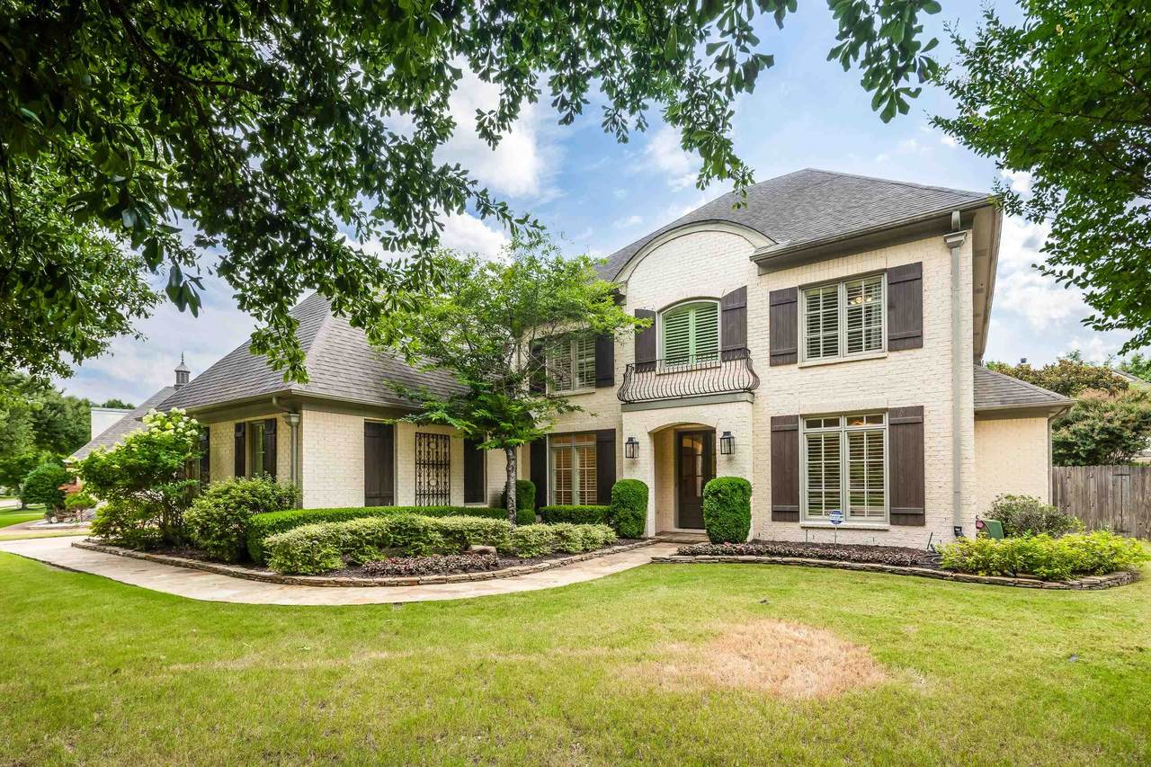 1633 Dogwood Creek Dr - Photo 1
