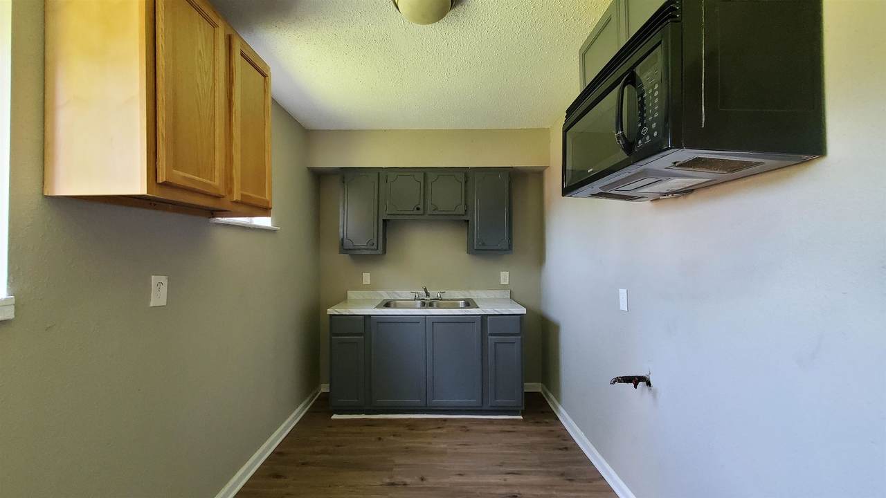 1024 Wellington St - Photo 1