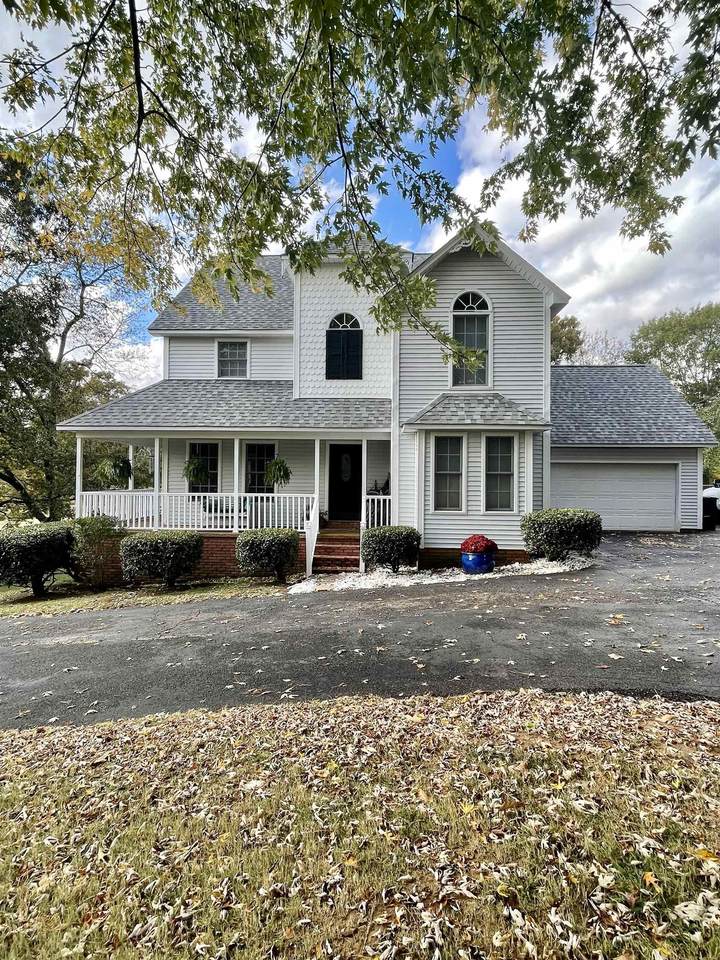 1288 Country Club Ln - Photo 1