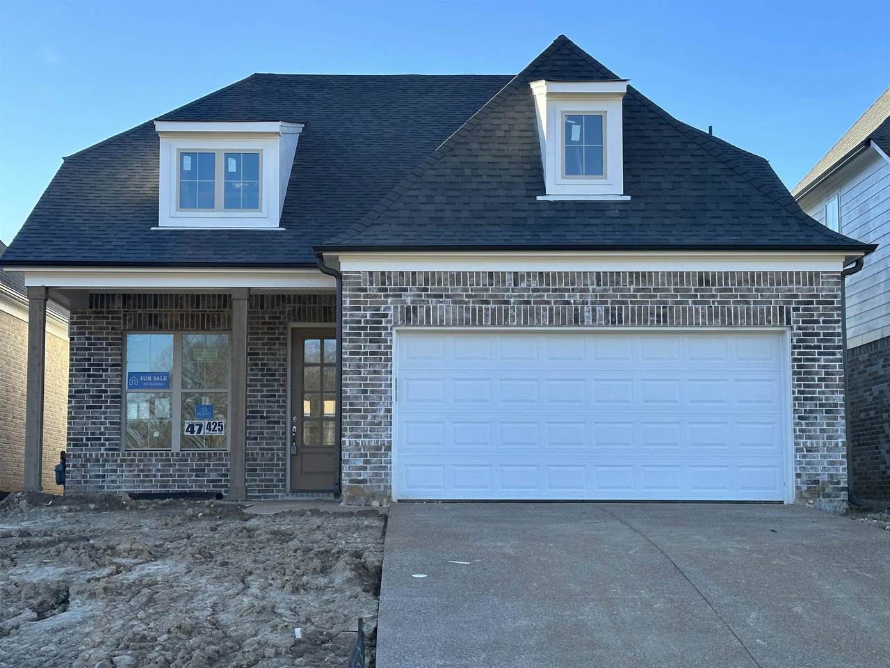 425 Maple St - Photo 1