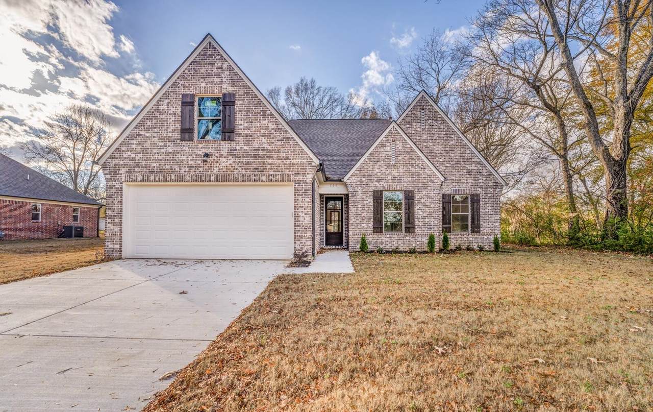 305 Hiawatha St - Photo 1