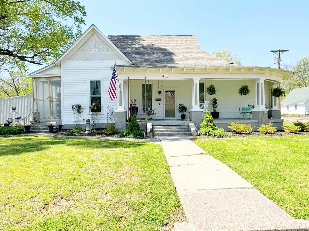 403 College St - Photo 1