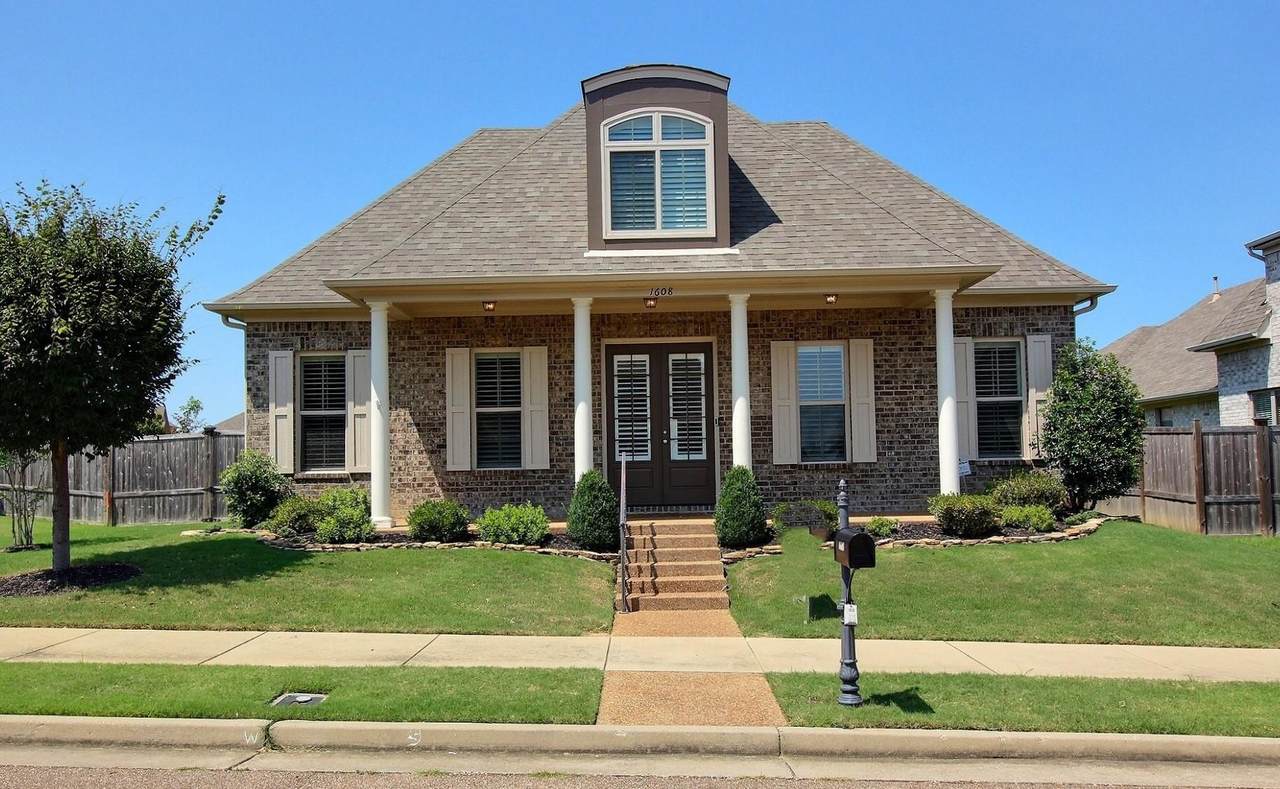 1608 Prairie Dunes Dr - Photo 1