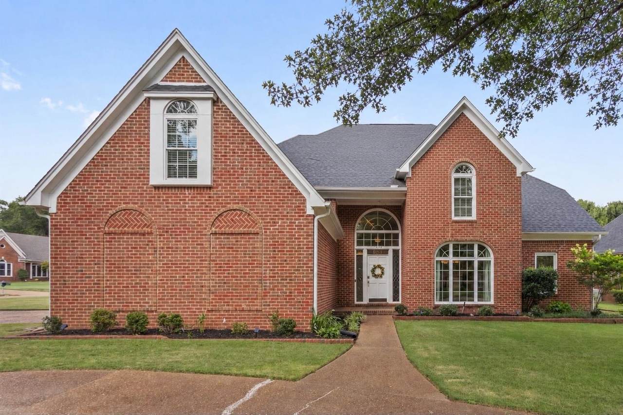 1405 Asbury Dr - Photo 1