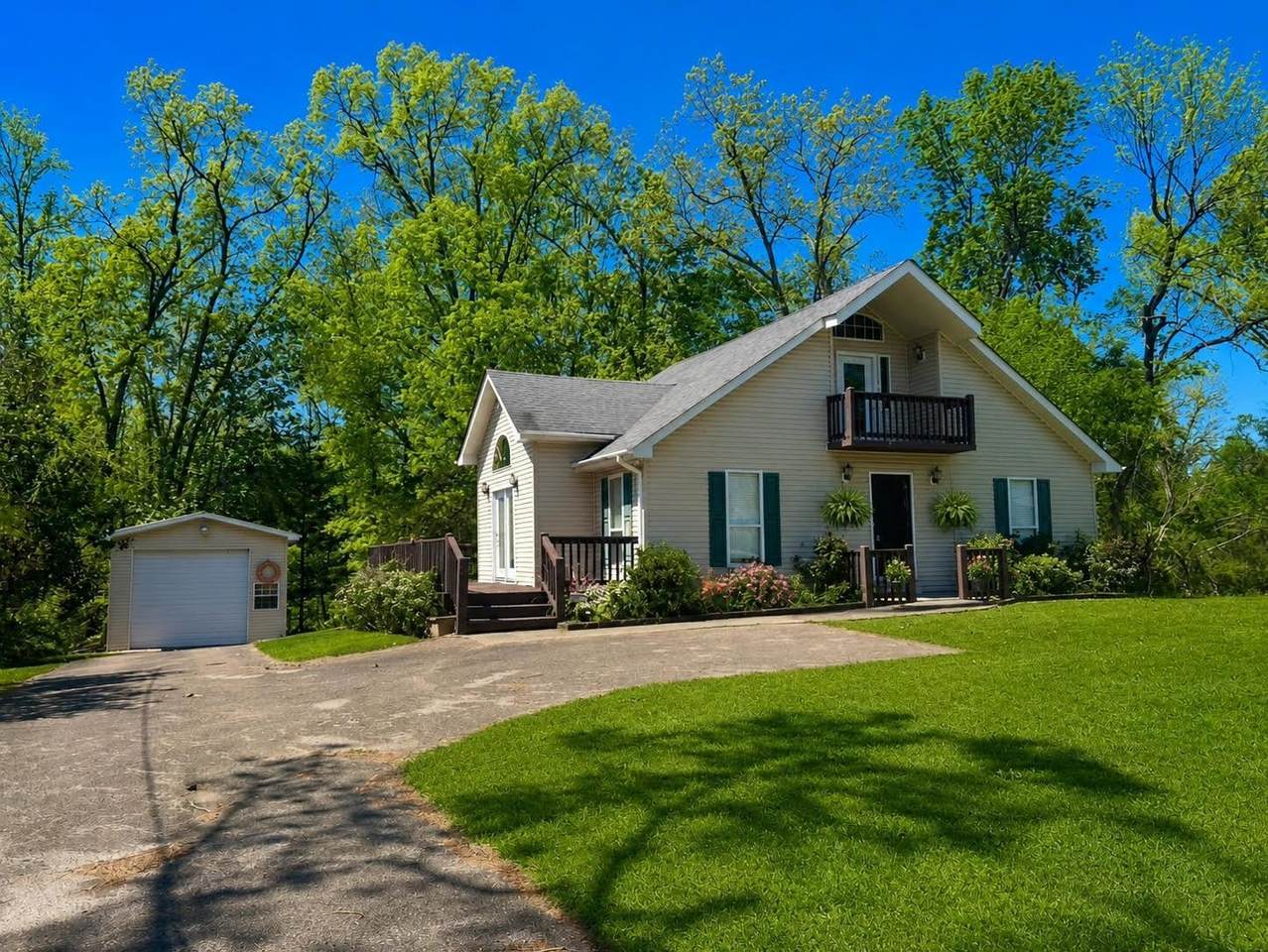 720 Riverside Ln - Photo 1