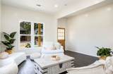 1061 Shaw Pl - Photo 4