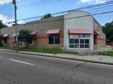 910 Jackson Ave - Photo 2