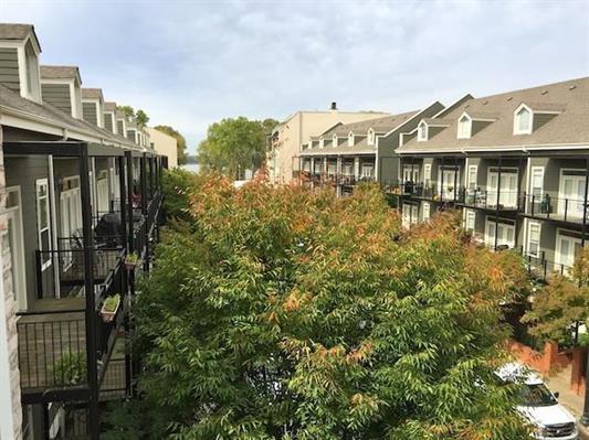 113 Harbor Town Sq - Photo 1