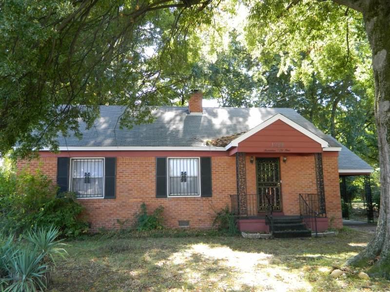 1759 Dellwood Ave - Photo 1
