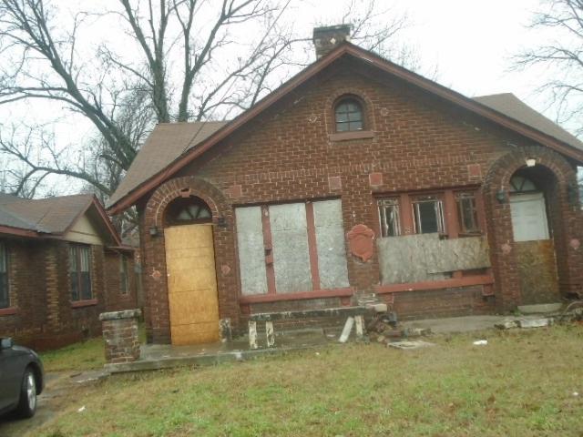 629 Eva St - Photo 1