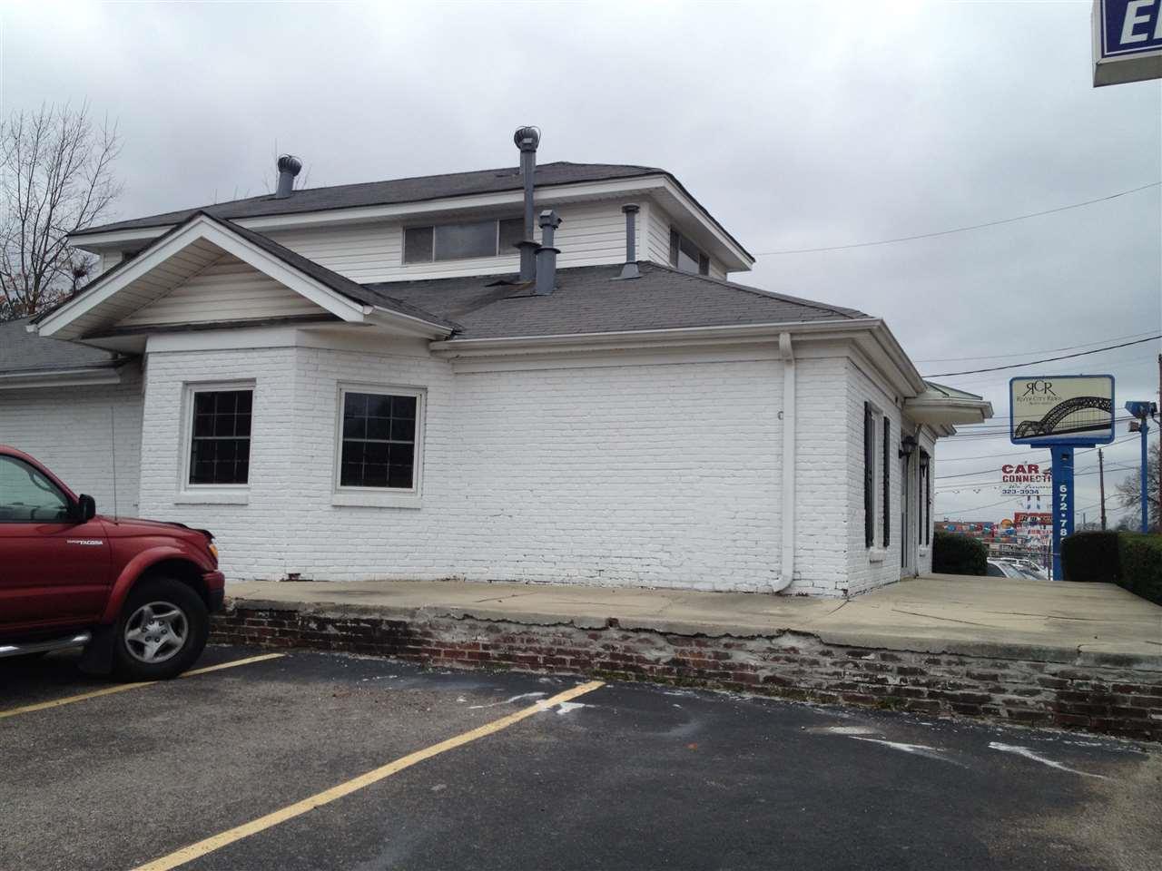 3559 Summer Ave - Photo 1