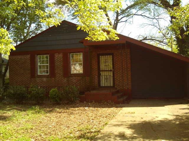 843 Gage Ave - Photo 1