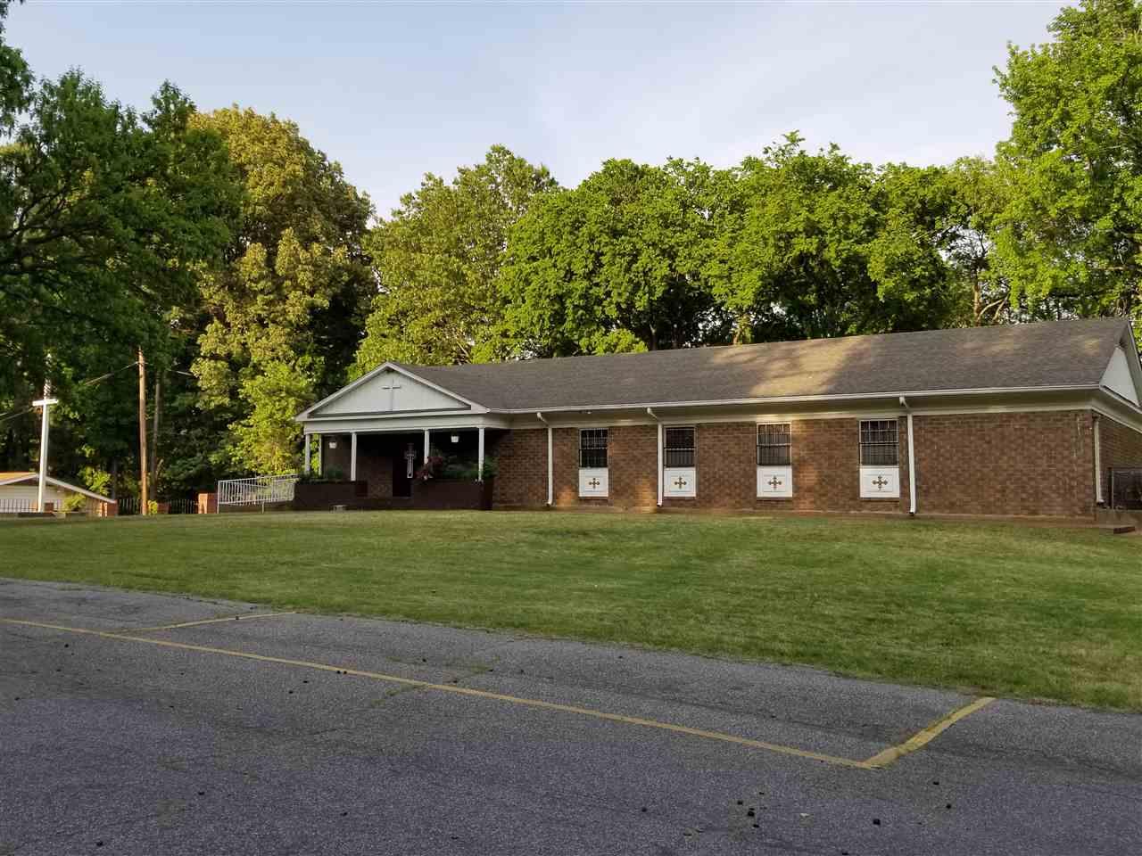 2465 Millbrook Ave - Photo 1