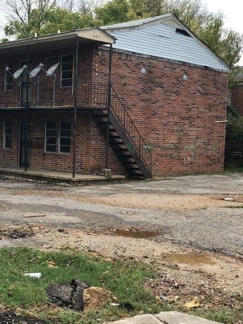 967 Wellington St - Photo 1