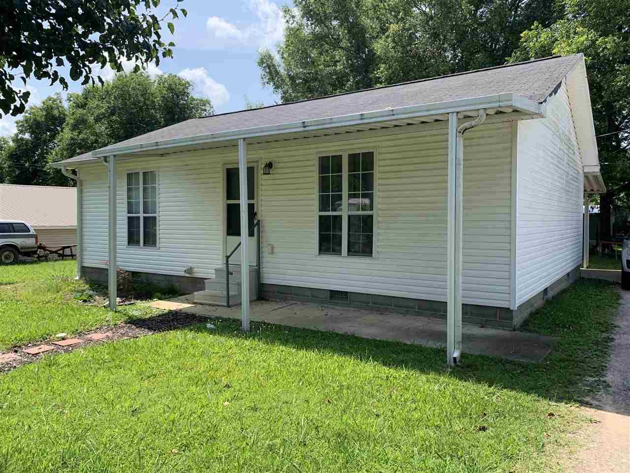 215 Lynn St - Photo 1