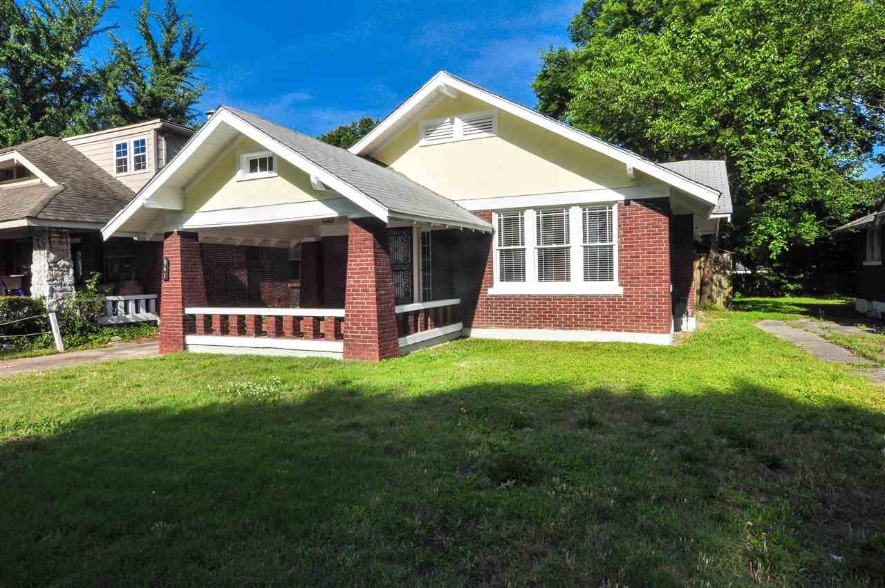 861 Parkway Ave - Photo 1