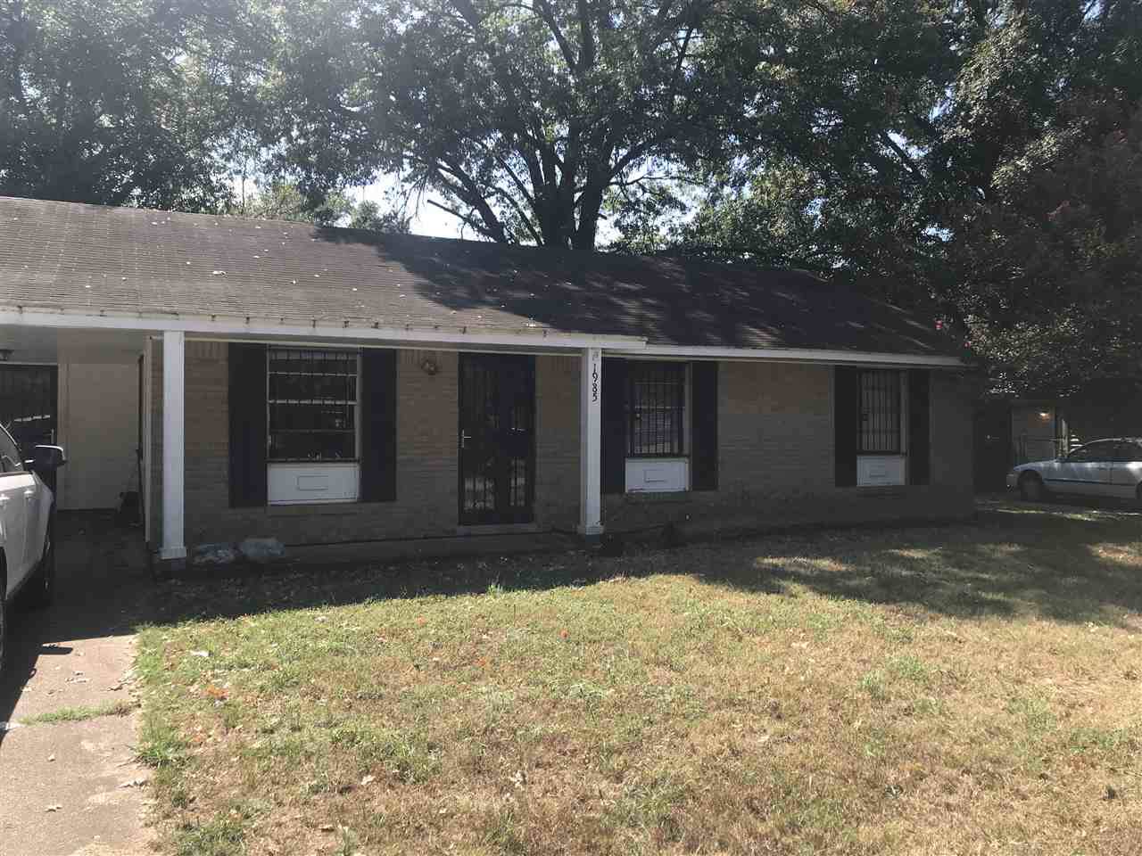 1985 Victoria Ave - Photo 1
