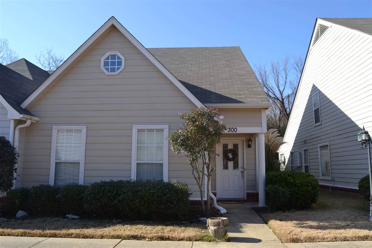 300 Center Springs Dr - Photo 1