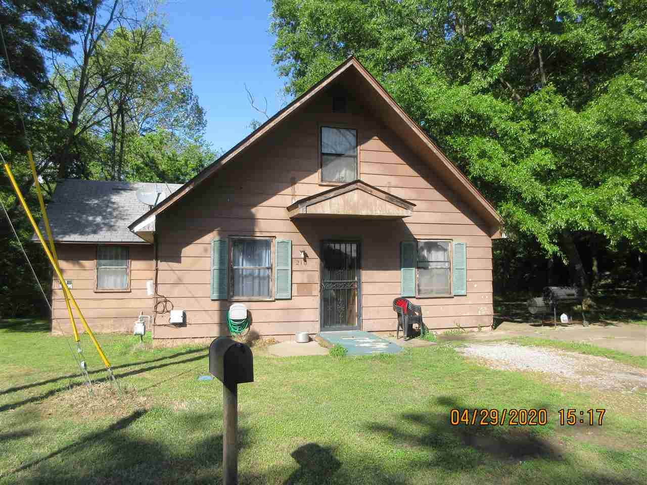 210 Gillespie St - Photo 1