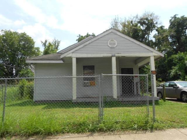 609 Huron Ave - Photo 1