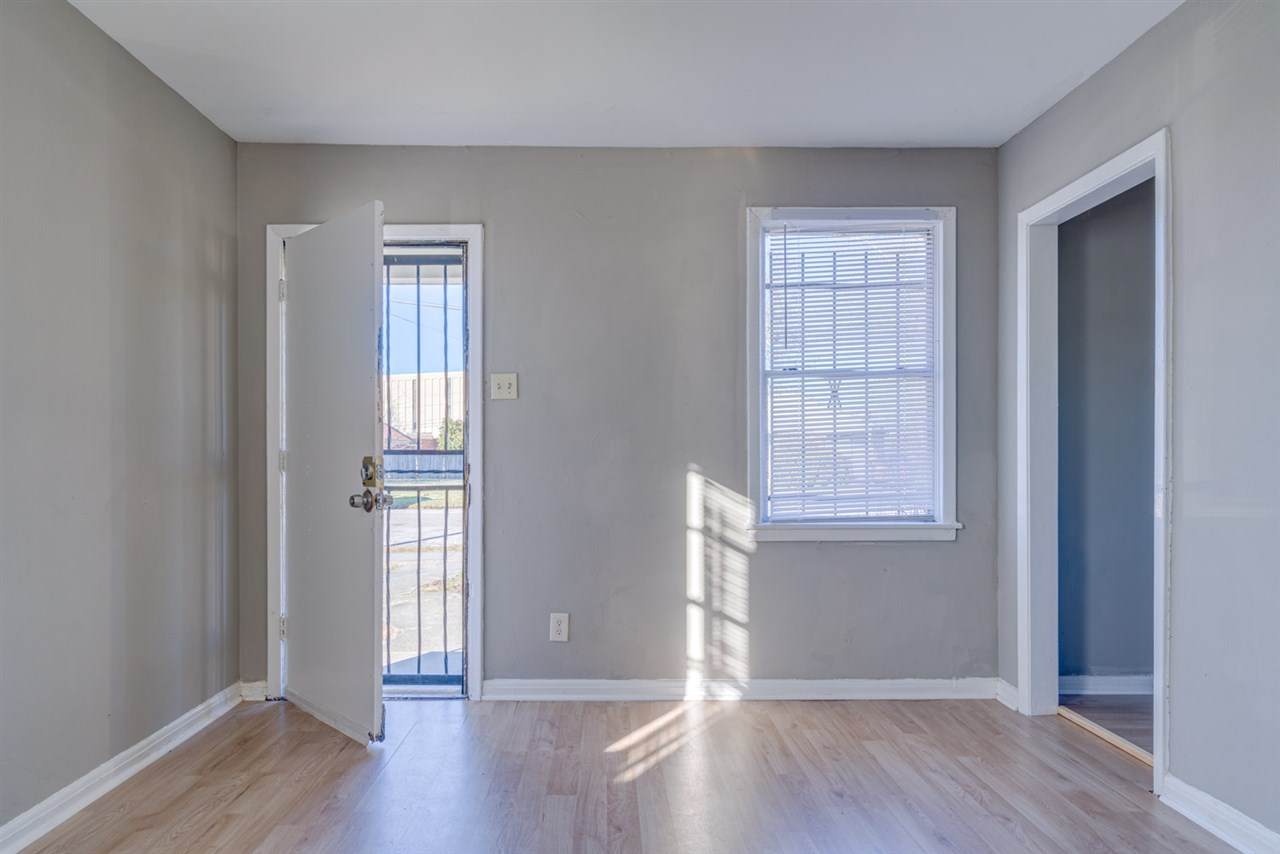 609 Exchange Ave - Photo 1