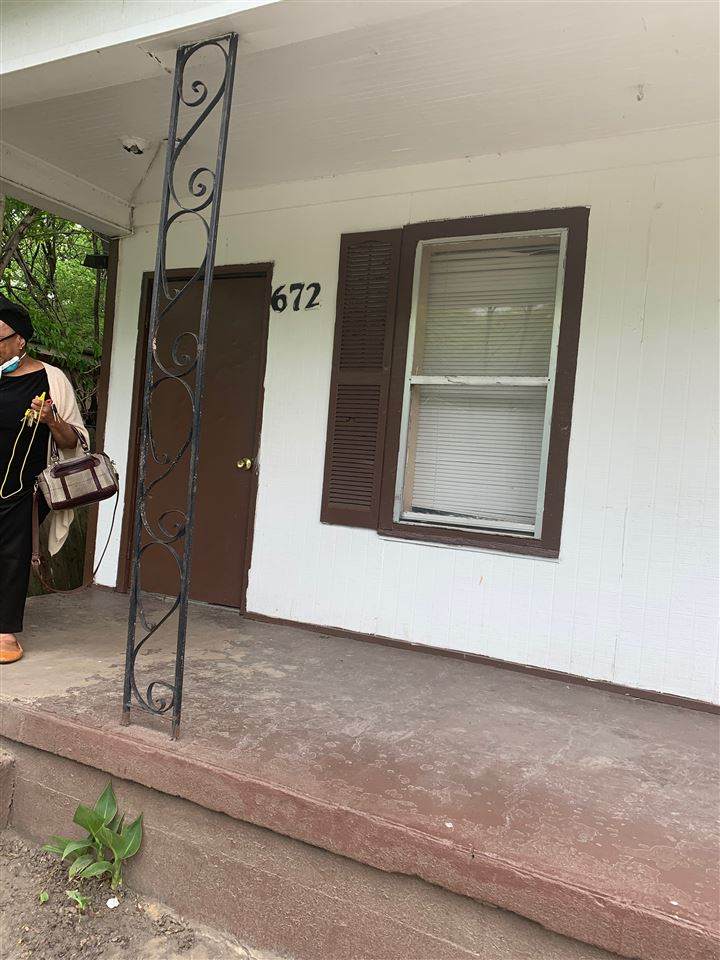 672 Williams Ave - Photo 1