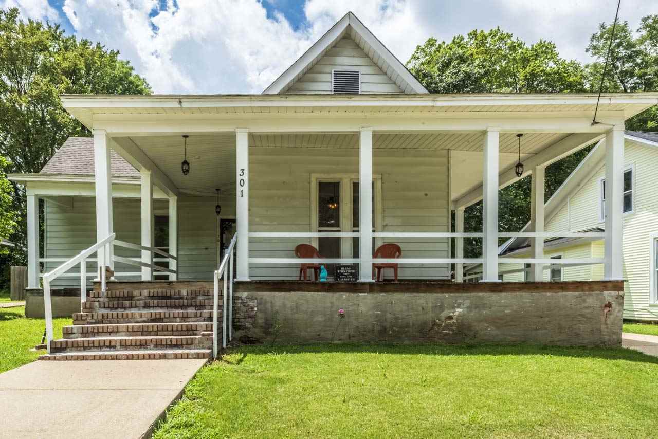 301 Maple St - Photo 1