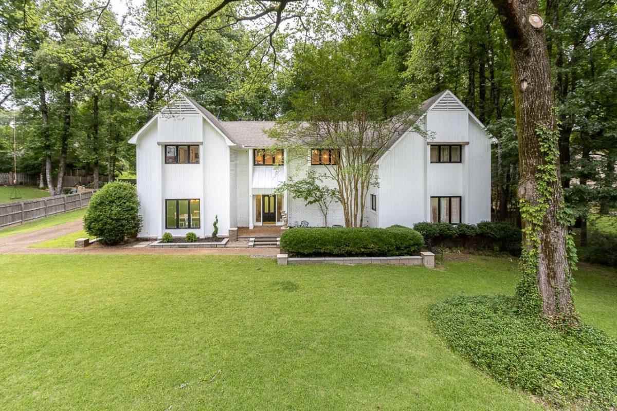 8284 Park Ridge Dr - Photo 1