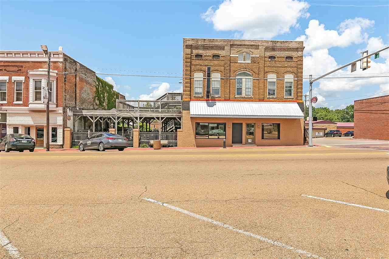 390 Main St - Photo 1