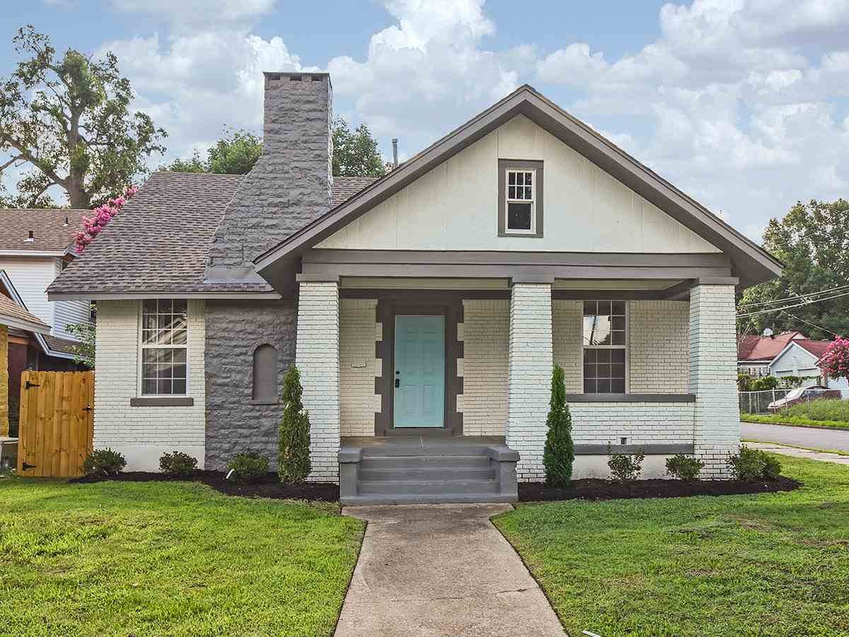 864 Maury St - Photo 1