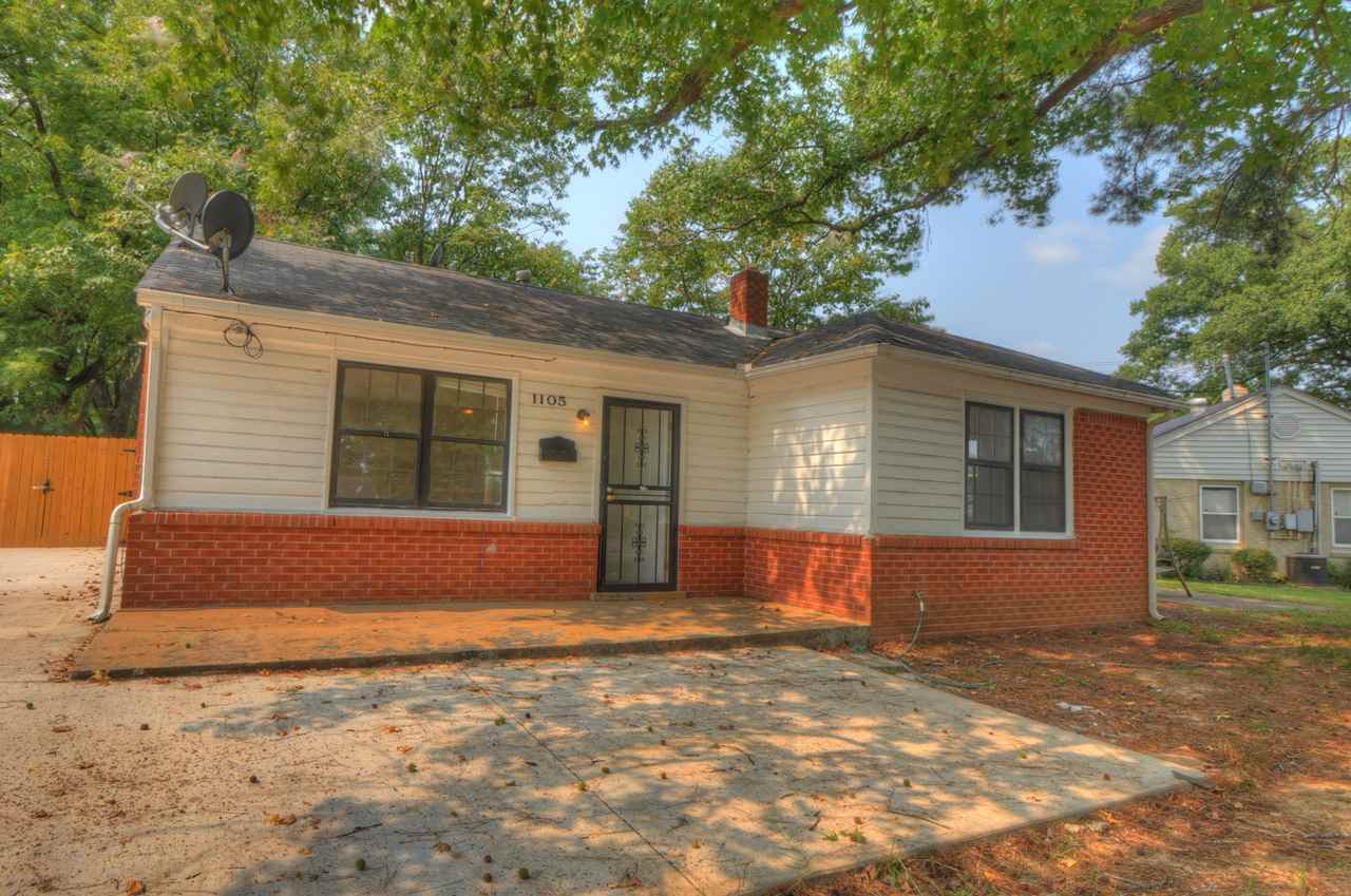 1105 Stratford Rd - Photo 1