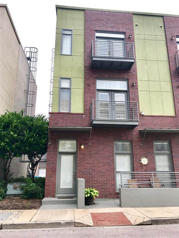 615 Denmark St - Photo 1